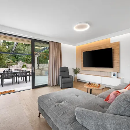 Center - With Terrace And Private Pool Apartmán *