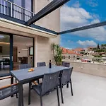 Center - With Terrace And Private Pool