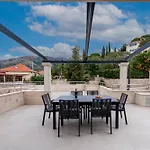 شقة Center - With Terrace And Private Pool