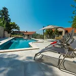 Appartement Center - With Terrace And Private Pool *