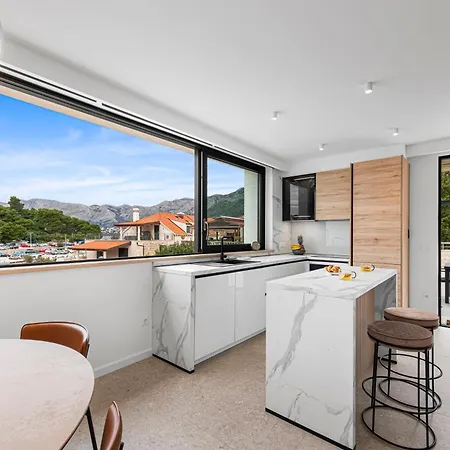 Apartment Center - With Terrace And Private Pool
