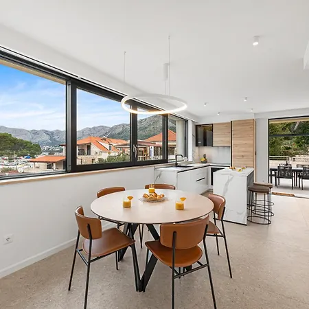 Center - With Terrace And Private Pool Cavtat