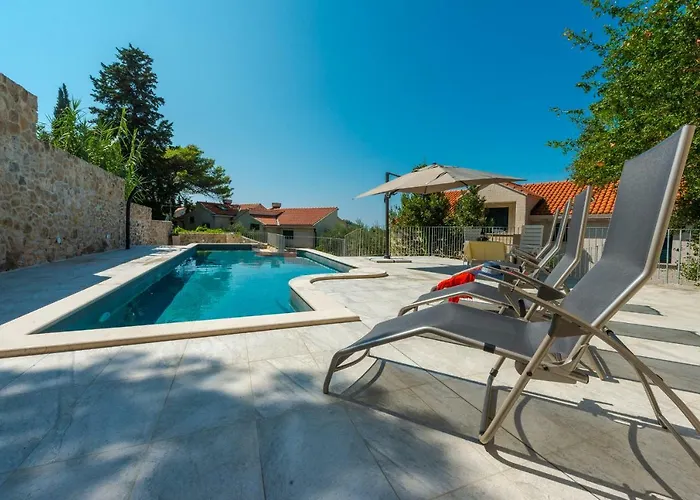 Apartment Center - With Terrace And Private Pool *