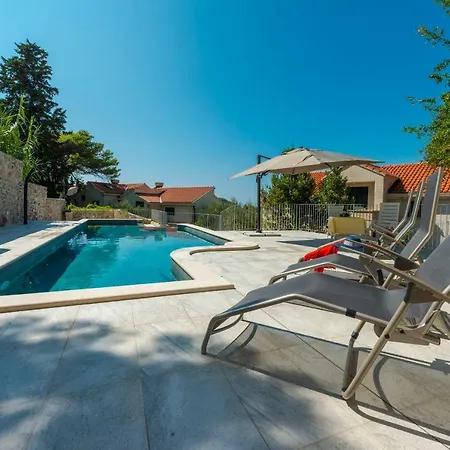 شقة Center - With Terrace And Private Pool *